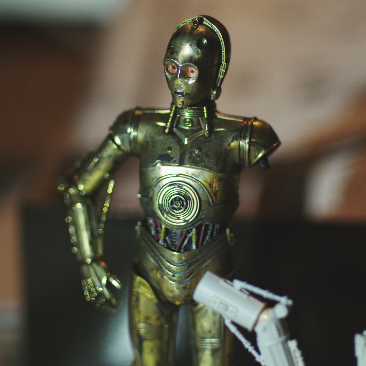 prepping C-3PO's red arm