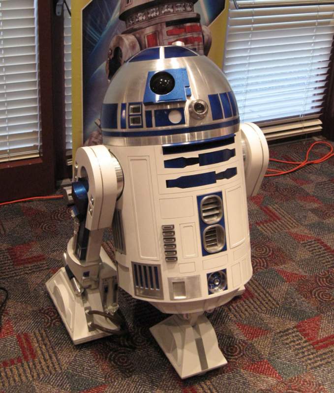 R2 at Fan Days (800x800)