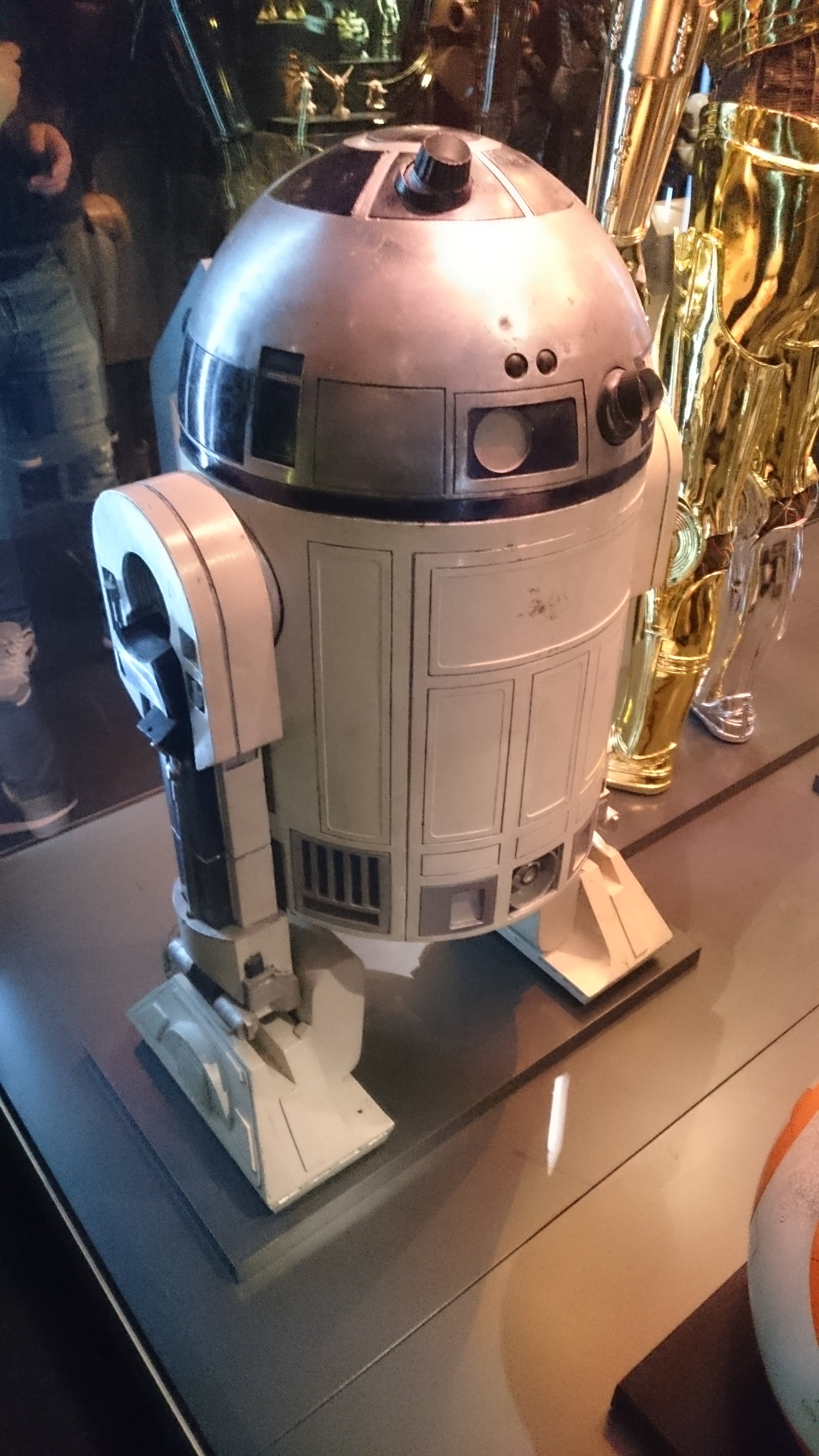 R2D2
