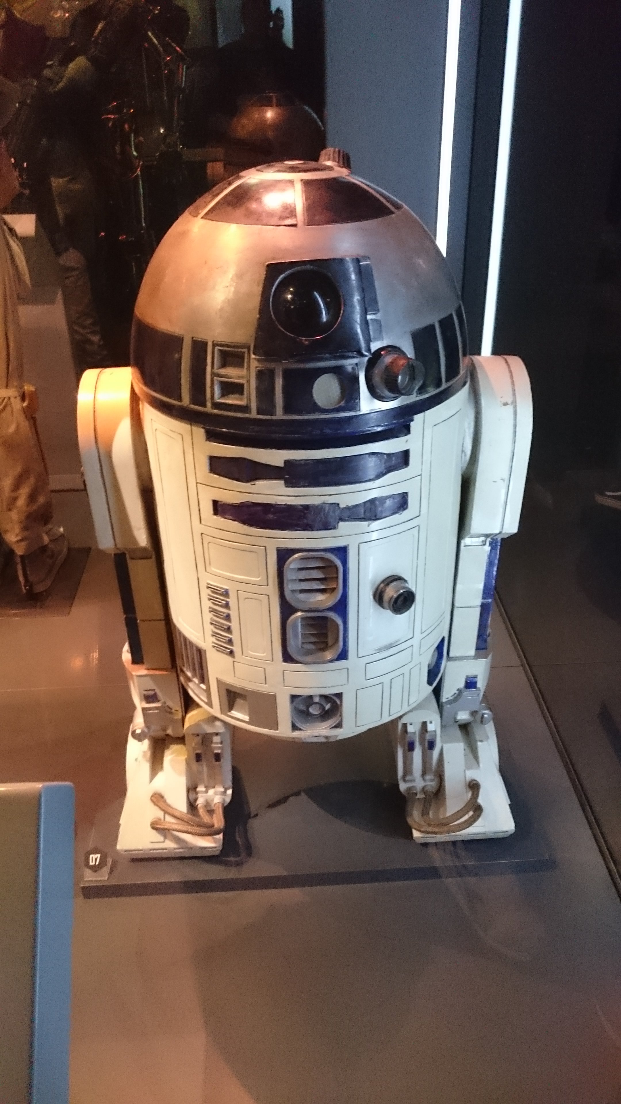 R2D2