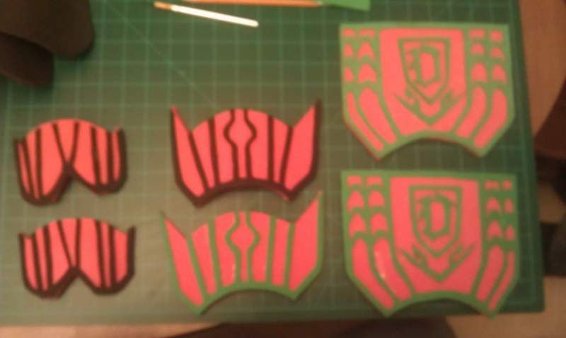 Shoulder arm plates that will connect to the shoulder armor