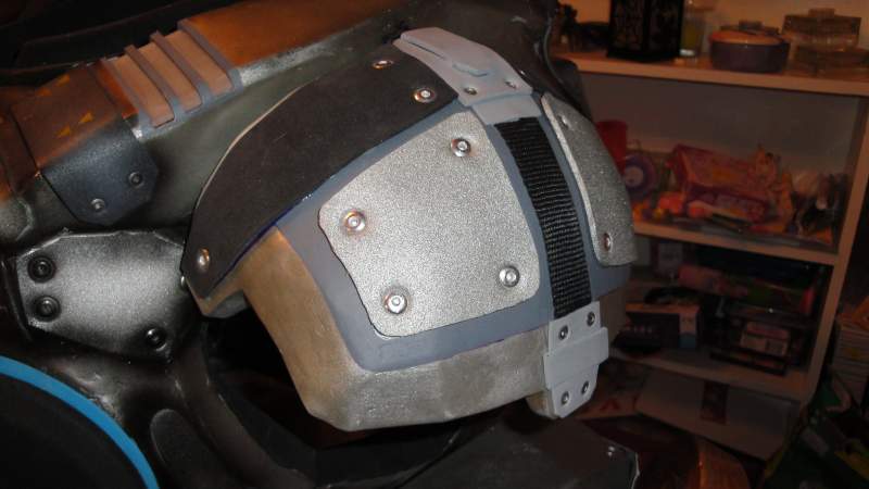 shoulders armor panels on