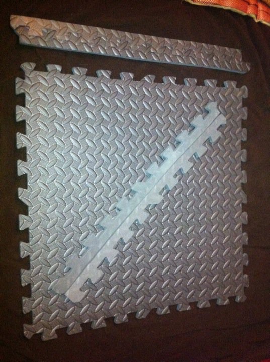 The EVA foam mats that I'm using to make everything. I got the idea from Backyward FX and from someone on the RPF that made Mass Effect armor. SO PRET