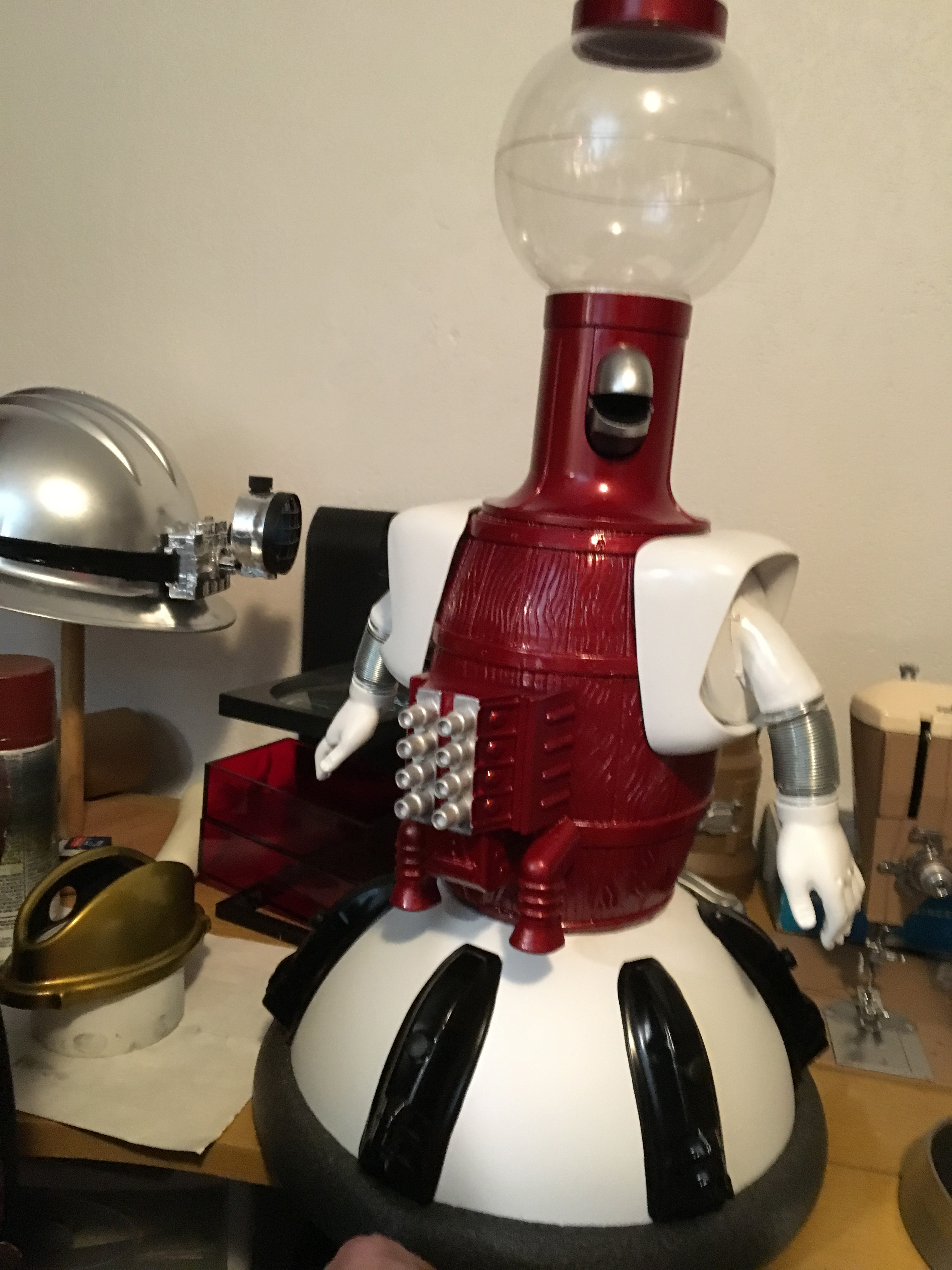 Tom servo, the crimson pig.
Real Parts:
"Executive snack dispenser" with extra lid
Stanley flashlight shoulder cowls
Arms from  a Cmore Bunz doll
