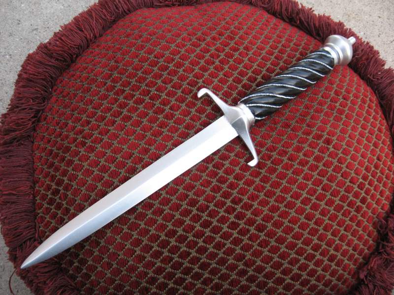 vendetta dagger replica